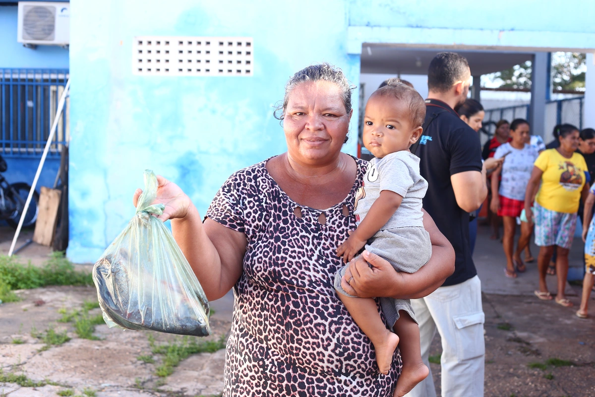 Prefeito Júnior Carvalho realiza tradicional entrega de peixes em Demerval Lobão