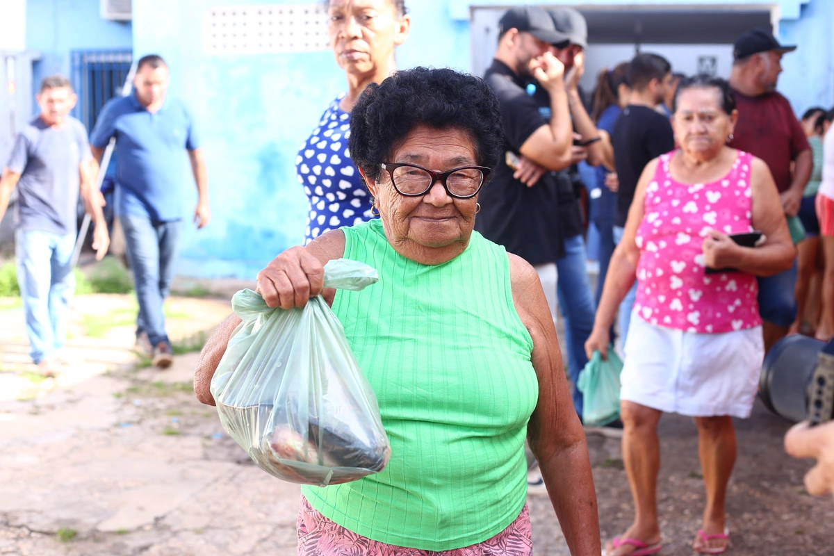 Prefeito Júnior Carvalho realiza tradicional entrega de peixes em Demerval Lobão