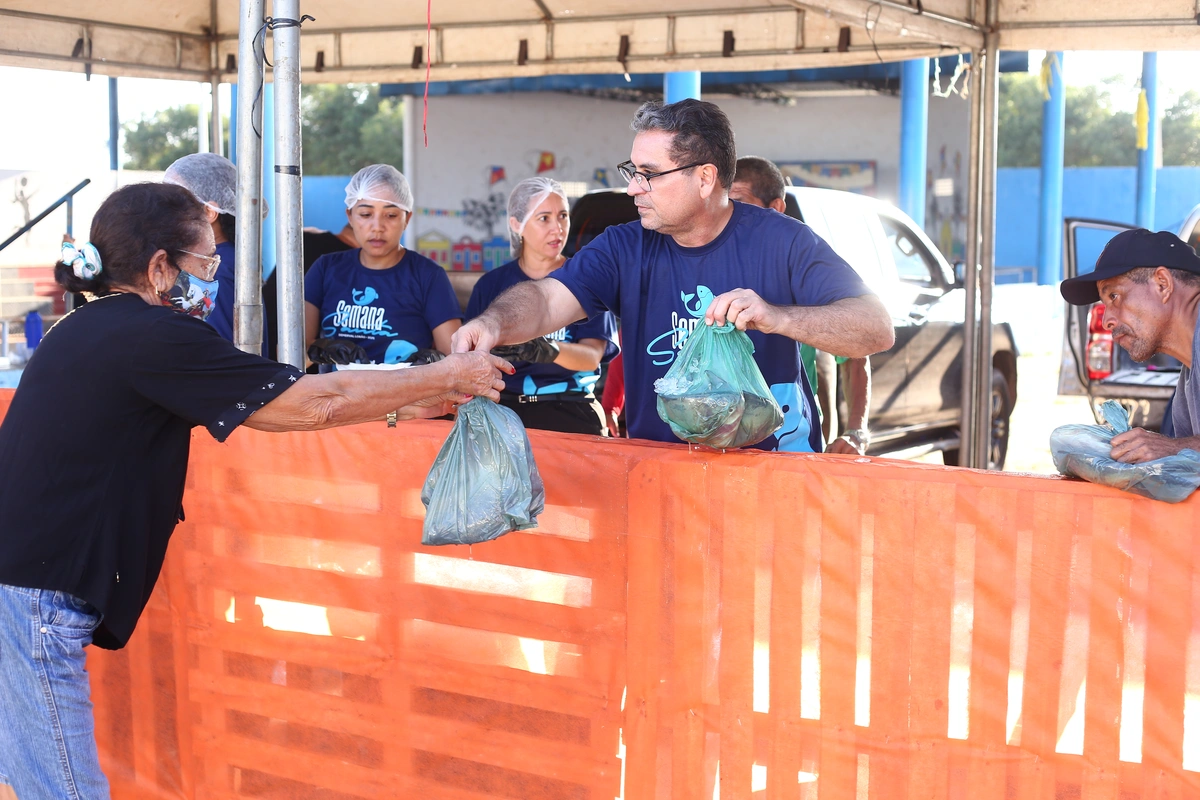 Prefeito Júnior Carvalho realiza tradicional entrega de peixes em Demerval Lobão