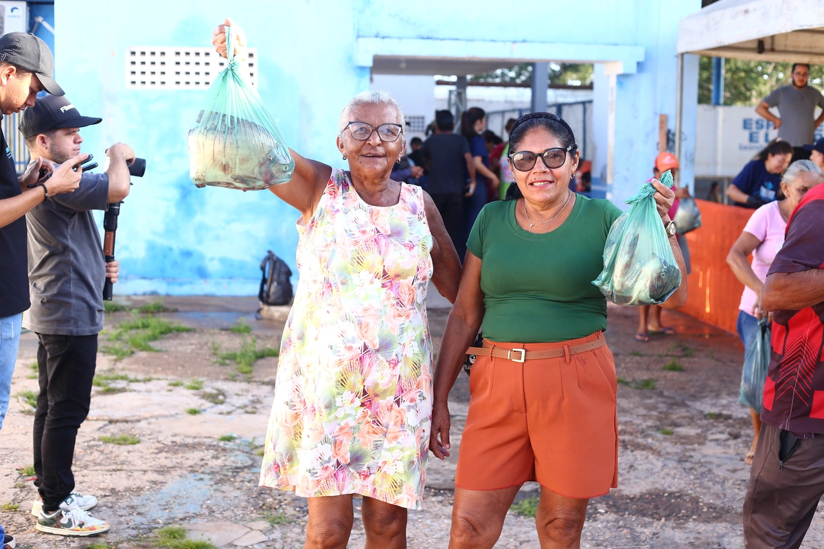 Prefeito Júnior Carvalho realiza tradicional entrega de peixes em Demerval Lobão