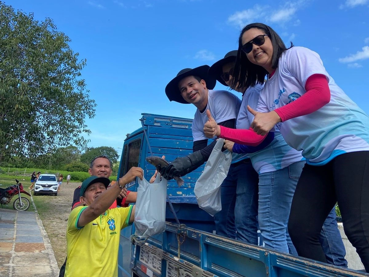 Prefeito Magnum Cardoso garante ceia de Semana Santa para 2 mil famílias em Caxingó