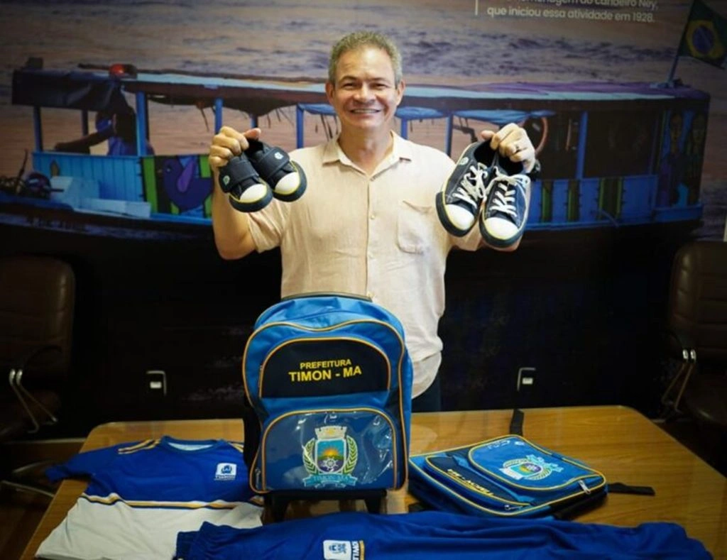 Prefeitura de Timon inicia entrega de fardamentos escolares com novidades para alunos da rede municipal