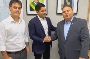 Presidente da Alepi, Severo Eulálio, Diretor da DER-PI, Leo Sobral, e prefeito Admaelton Bezerra (Foto: Reprodução - Redes sociais) Presidente da Alepi, Severo Eulálio, Diretor da DER-PI, Leo Sobral, e prefeito Admaelton Bezerra (Foto: Reprodução - Redes sociais)