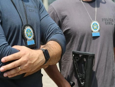 RJ: três homens são presos por planejar matar morador de rua e transmitir na web