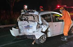 Timon : Carro colide em outro após motorista tentar estacionar para urinar (Foto: Reprodução) Timon : Carro colide em outro após motorista tentar estacionar para urinar (Foto: Reprodução)