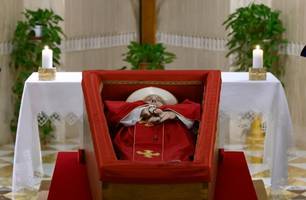 Vaticano divulga primeiras imagens do Papa Francisco em primeiros ritos fúnebres (Foto: Reprodução/Vatican News)