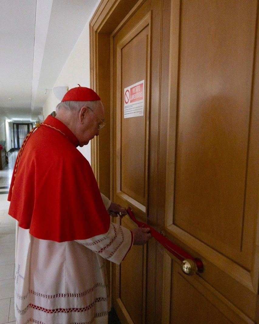 Vaticano divulga primeiras imagens do Papa Francisco em primeiros ritos fúnebres