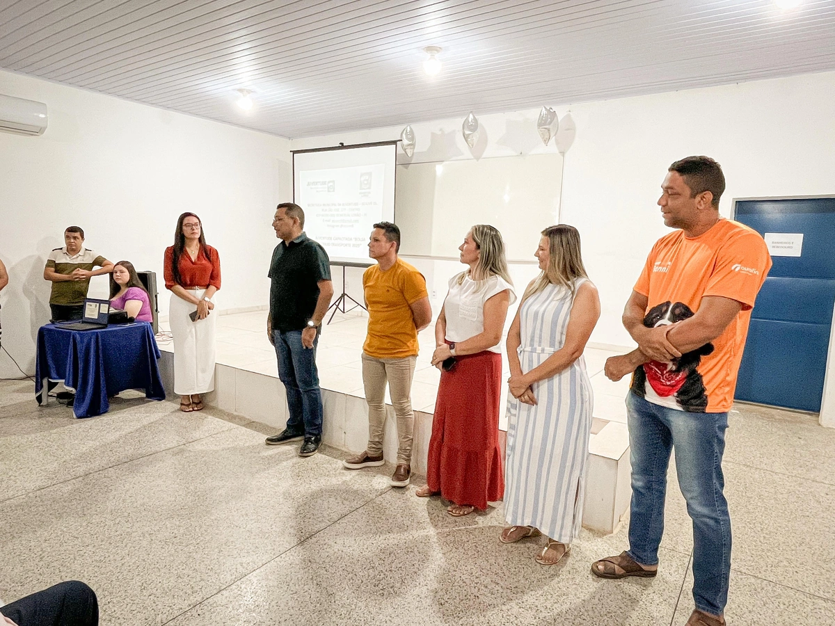 Vereadores prestigiam reunião do projeto Juventude Capacitada
