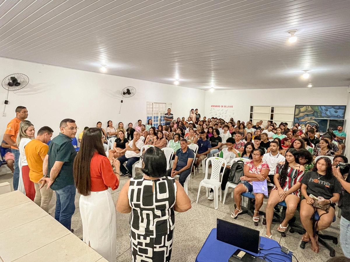 Vereadores prestigiam reunião do projeto Juventude Capacitada