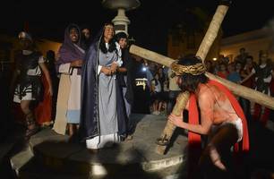 Via Sacra Encenada (Foto: Marcello Casal jr/Agência Brasil) Via Sacra Encenada (Foto: Marcello Casal jr/Agência Brasil)