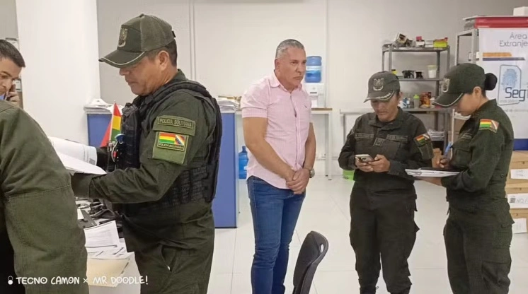 Chefão do PCC sucessor de Marcola e preso na Bolívia já está no Brasil