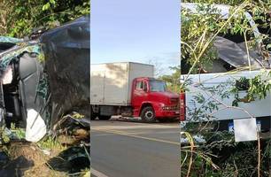 Colisão envolvendo duas caminhonetes e um caminhão-baú deixa feridos em Angical (Foto: Reprodução/Ratinho)