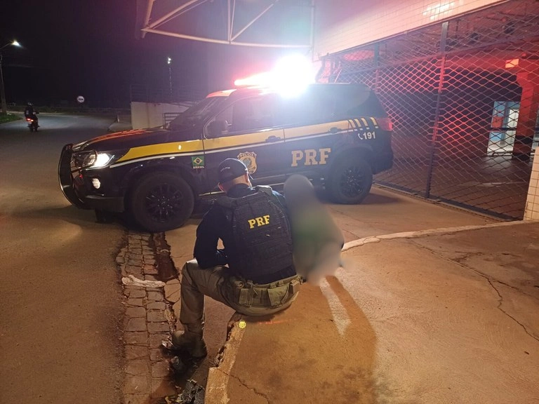 Criança é resgatada pela PRF após ser encontrada sozinha na BR-316, no Piauí