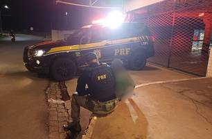 Criança é resgatada pela PRF após ser encontrada sozinha na BR-316, no Piauí (Foto: Reprodução)