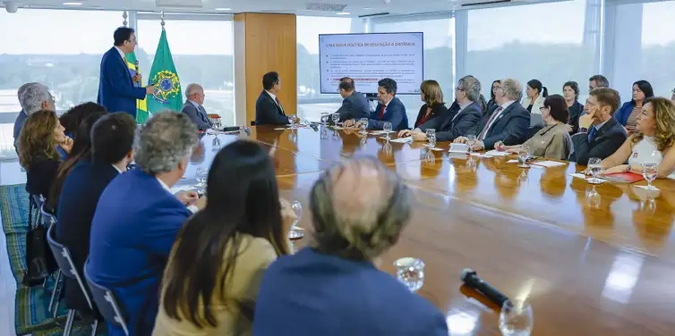 Decreto define medicina, direito e odonto como cursos exclusivamente presenciais