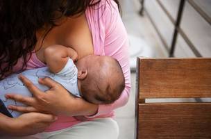 Entre mamadas, palpites e receitas salvas que nunca fiz (Foto: Freepik) Entre mamadas, palpites e receitas salvas que nunca fiz (Foto: Freepik)