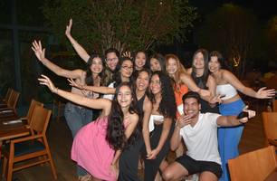 Esther Andrade comemora aniversário ao lado de amigas no Restaurante Zio (Foto: Magal/ Conecta Piauí) Esther Andrade comemora aniversário ao lado de amigas no Restaurante Zio (Foto: Magal/ Conecta Piauí)