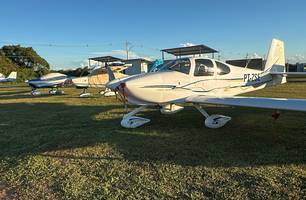 Evento 'e-Fly' reúne mais de 60 aeronaves em Altos e movimenta setor da aviação (Foto: James Rodrigues / Conecta Piauí) Evento 'e-Fly' reúne mais de 60 aeronaves em Altos e movimenta setor da aviação (Foto: James Rodrigues / Conecta Piauí)