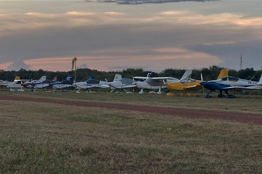 Evento 'e-Fly' reúne mais de 60 aeronaves em Altos e movimenta setor da aviação Evento 'e-Fly' reúne mais de 60 aeronaves em Altos e movimenta setor da aviação