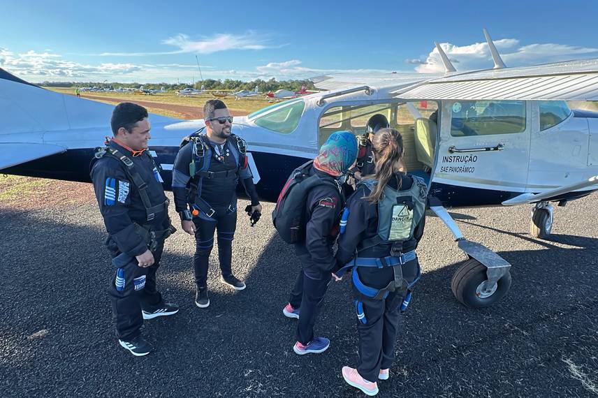 Evento 'e-Fly' reúne mais de 60 aeronaves em Altos e movimenta setor da aviação Evento 'e-Fly' reúne mais de 60 aeronaves em Altos e movimenta setor da aviação