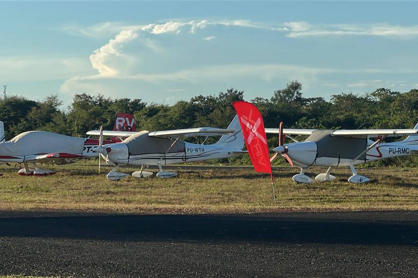 Evento 'e-Fly' reúne mais de 60 aeronaves em Altos e movimenta setor da aviação Evento 'e-Fly' reúne mais de 60 aeronaves em Altos e movimenta setor da aviação