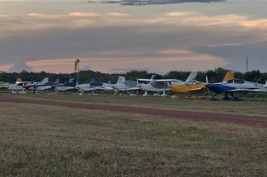 Evento 'e-Fly' reúne mais de 60 aeronaves em Altos e movimenta setor da aviação Evento 'e-Fly' reúne mais de 60 aeronaves em Altos e movimenta setor da aviação
