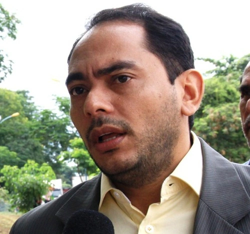 Ex-prefeito de Imperatriz, Assis Ramos, prende pastor acusado de matar esposa