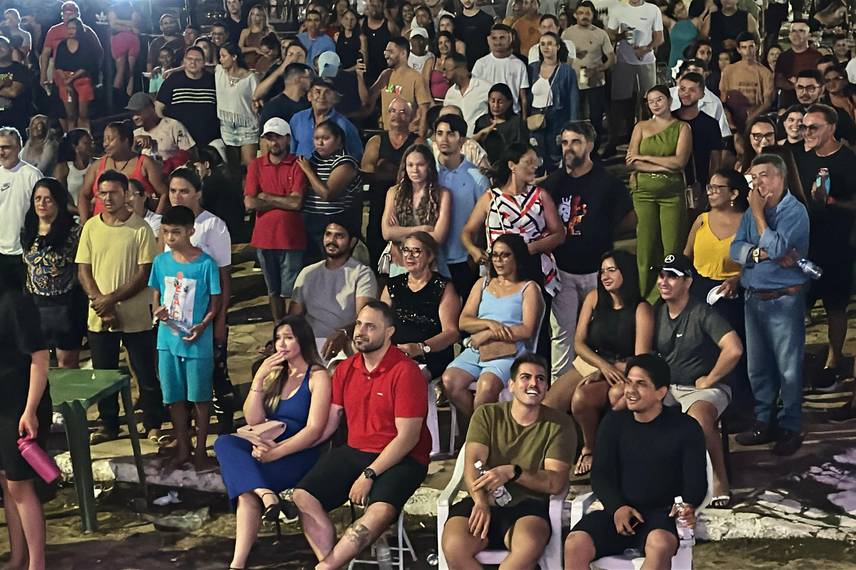 Festival Piripiri Humor & Arte inicia com grande público, risos e muita música Festival Piripiri Humor & Arte inicia com grande público, risos e muita música