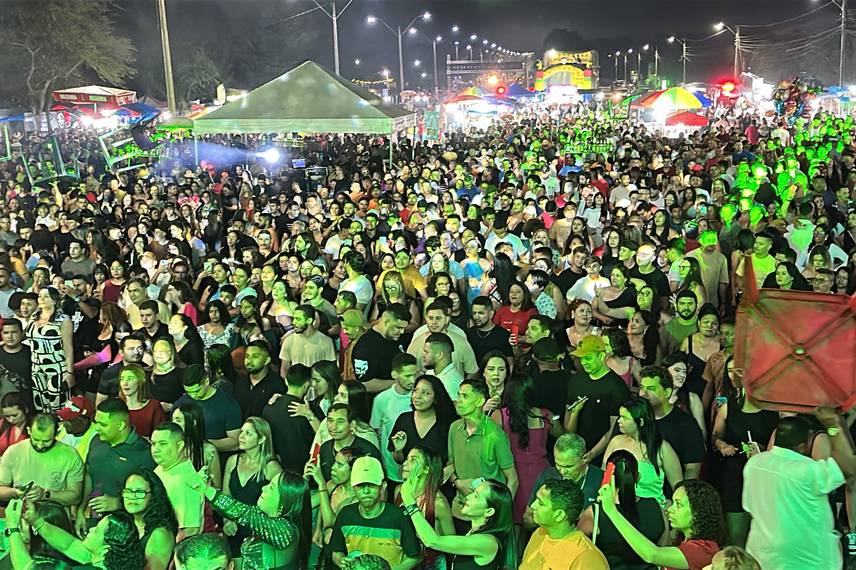 Festival Piripiri Humor & Arte inicia com grande público, risos e muita música Festival Piripiri Humor & Arte inicia com grande público, risos e muita música
