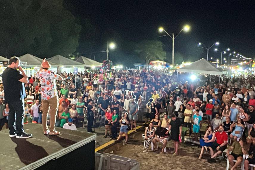 Festival Piripiri Humor & Arte inicia com grande público, risos e muita música Festival Piripiri Humor & Arte inicia com grande público, risos e muita música
