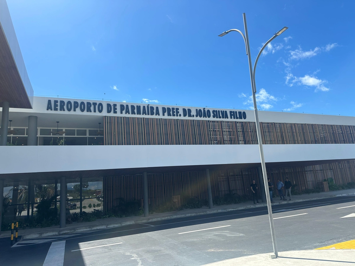 Governador e ministro inauguram reforma do Aeroporto de Parnaíba