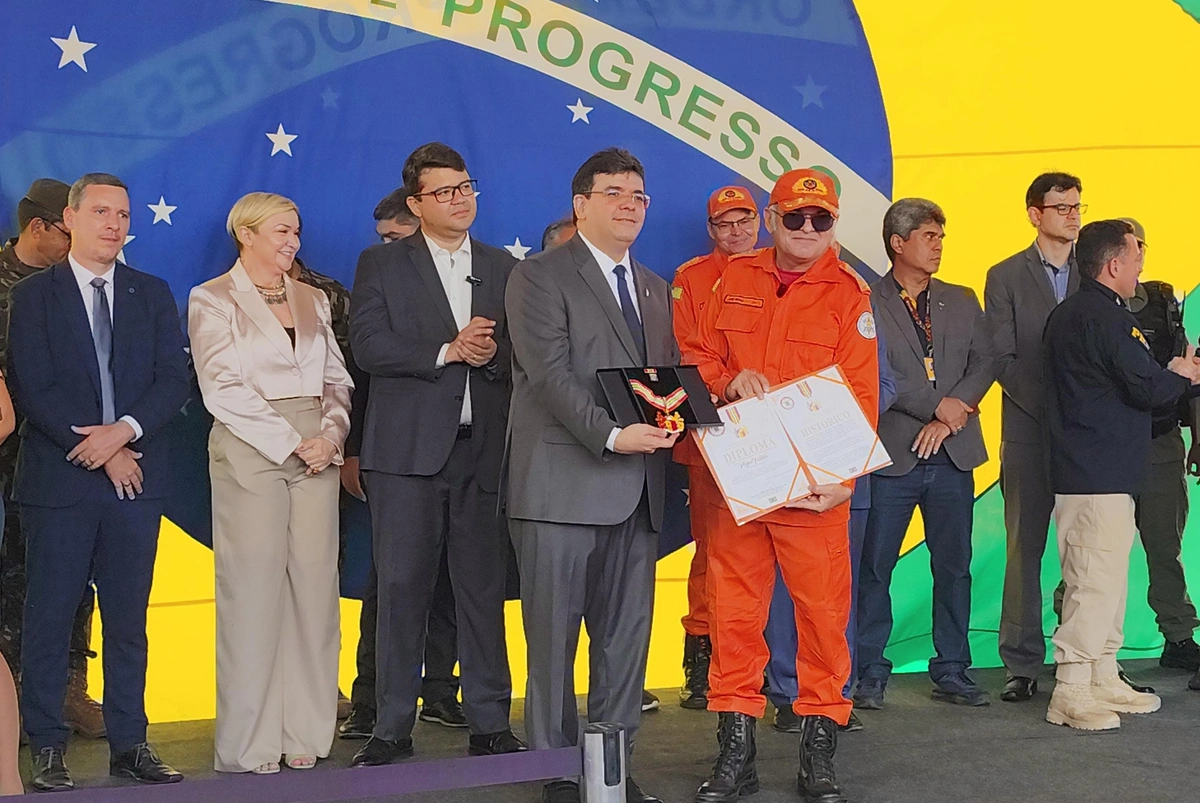 Governo do Piauí entrega R$ 10 milhões em equipamentos ao Corpo de Bombeiros