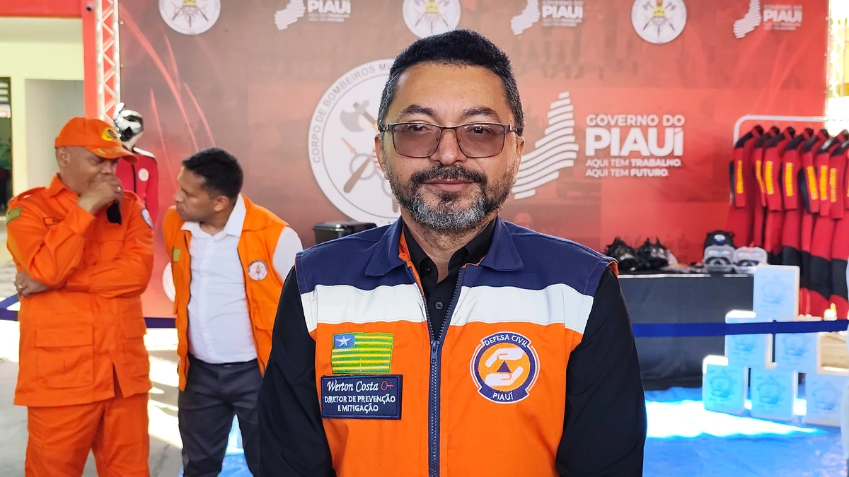 Governo do Piauí entrega R$ 10 milhões em equipamentos ao Corpo de Bombeiros