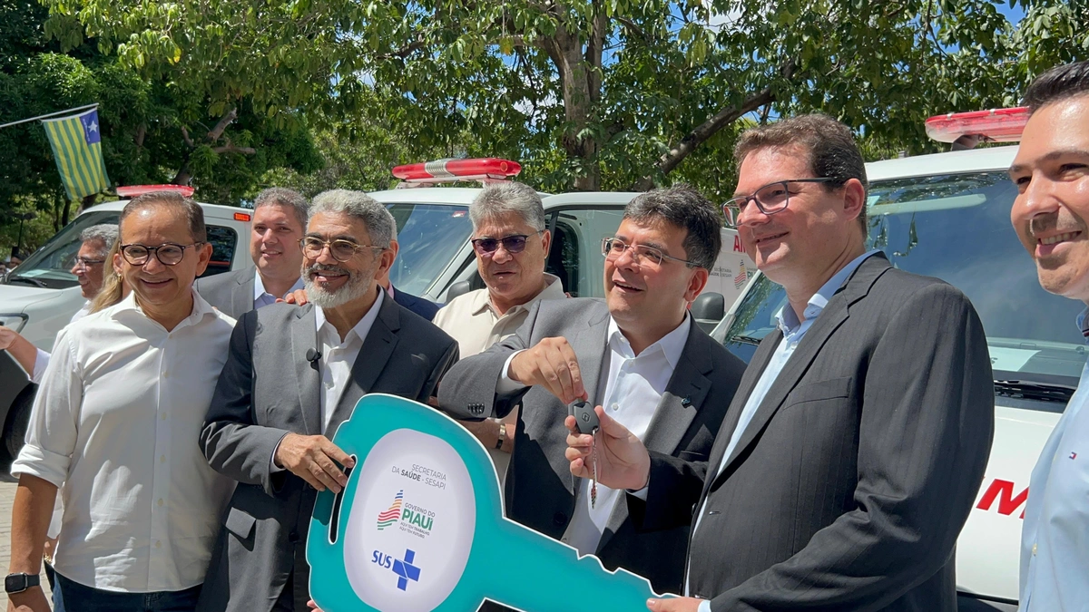 Governo entrega ambulâncias de suporte avançado para hospitais estaduais do Piauí