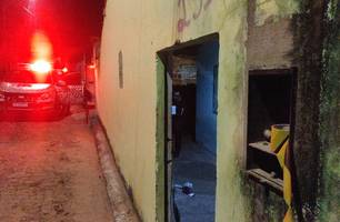 Homem é assassinado a tiros dentro de residência na zona Leste de Teresina (Foto: Repórter 12/Conecta Piauí) Homem é assassinado a tiros dentro de residência na zona Leste de Teresina (Foto: Repórter 12/Conecta Piauí)