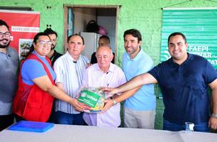Júlio, Marden, Georgiano e Antônio Reis entregam alimentos em Floriano (Foto: Reprodução) Júlio, Marden, Georgiano e Antônio Reis entregam alimentos em Floriano (Foto: Reprodução)