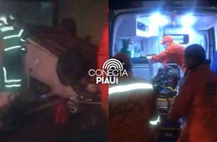 Motorista de aplicativo capota após colidir com carro estacionado em Teresina (Foto: Conecta Piauí)