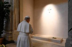 Papa Leão XIV reza diante do túmulo de Francisco em Santa Maria Maior (Foto: Reprodução/VaticanNews) Papa Leão XIV reza diante do túmulo de Francisco em Santa Maria Maior (Foto: Reprodução/VaticanNews)