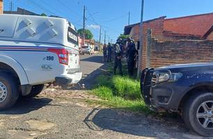 PM do Piauí surta e, armado de faca, mobiliza a polícia de Timon (Foto: Reprodução) PM do Piauí surta e, armado de faca, mobiliza a polícia de Timon (Foto: Reprodução)