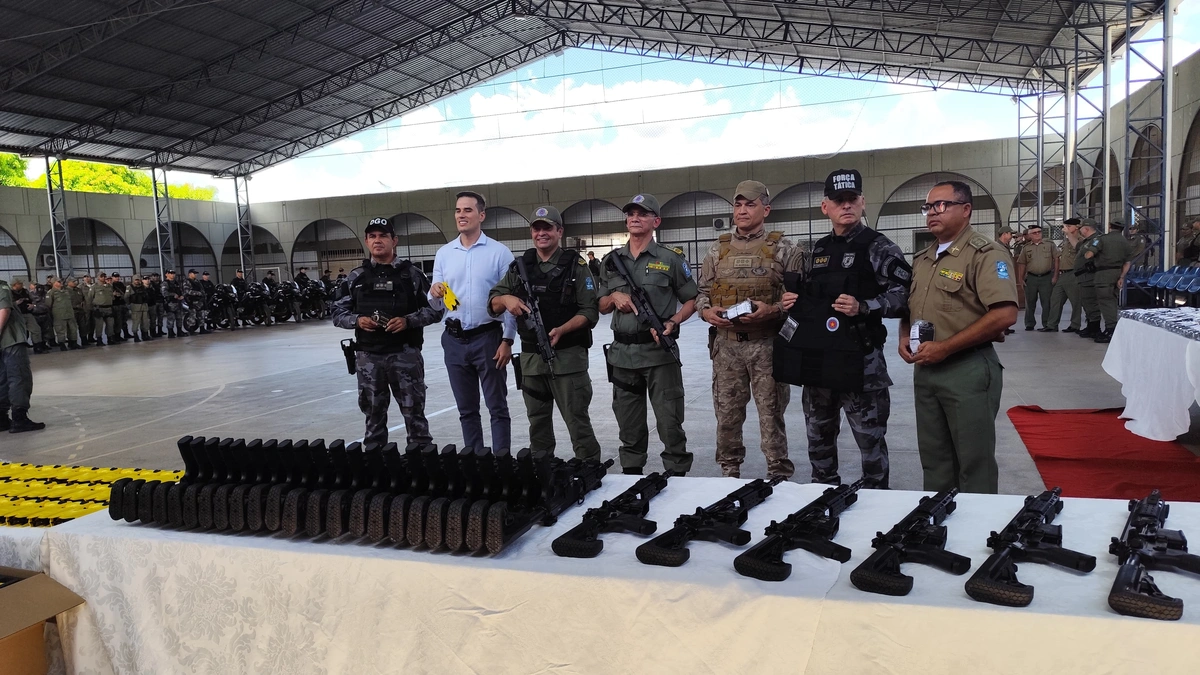 PM entrega novos equipamentos e fuzis para unidades de Teresina e região