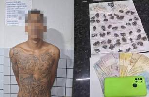 Polícia apreende drogas e prende suspeito no Alto da Ressurreição, em Teresina (Foto: Divulgação/PMPI)