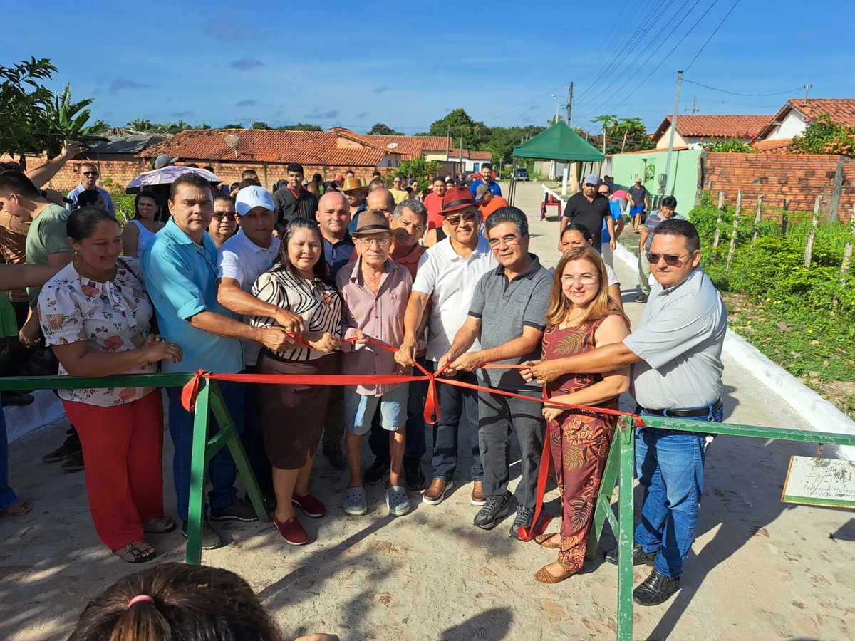 Prefeito Abdoral Melo inaugura mais de 2.800 Metros de Calçamentos em São João do Arraial