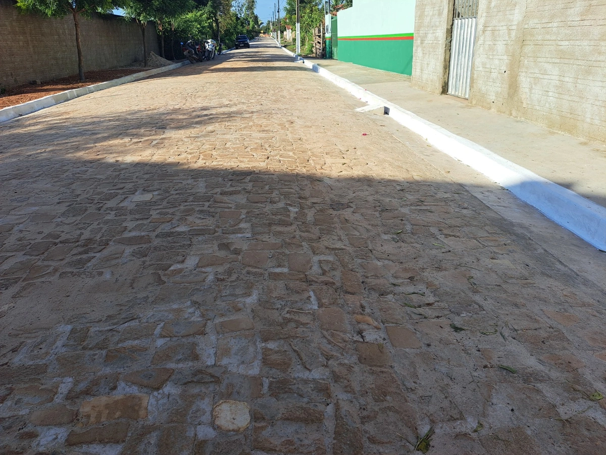 Prefeito Abdoral Melo inaugura mais de 2.800 Metros de Calçamentos em São João do Arraial