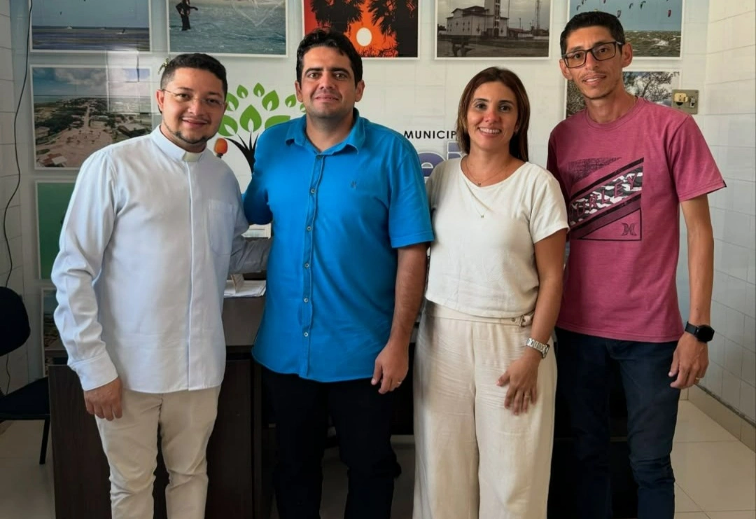 Prefeito de Cajueiro da Praia articula preparativos da festa do padroeiro