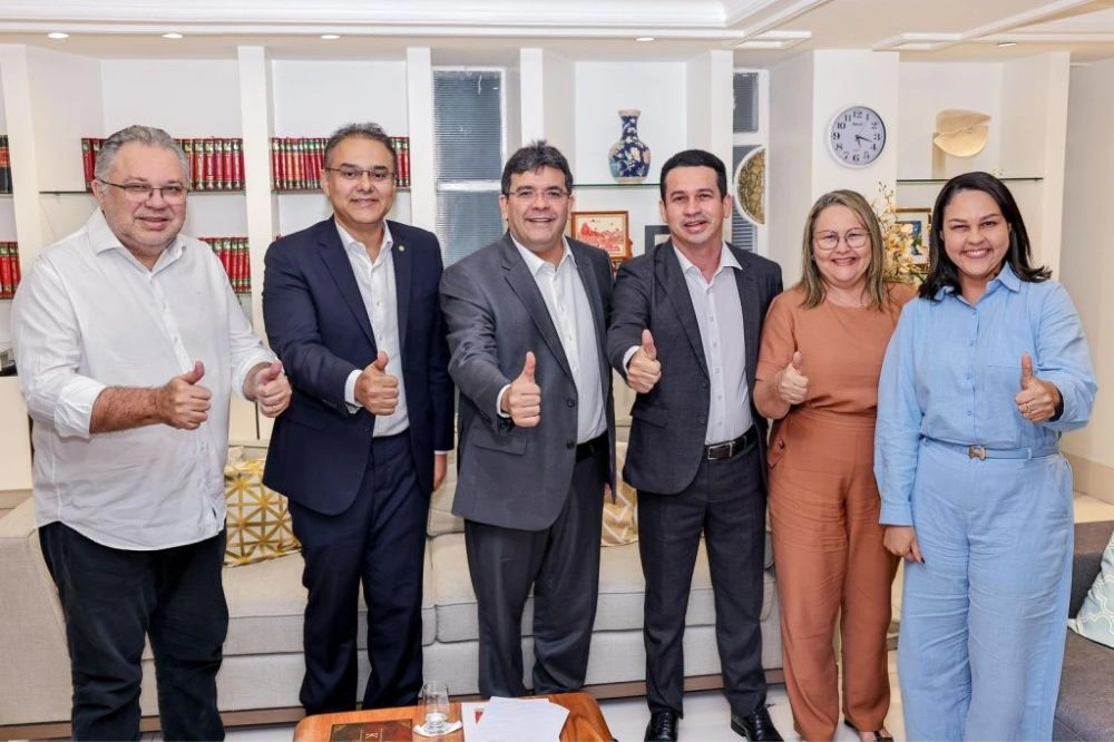 Prefeito de Caxingó busca investimentos em encontro com governador Rafael Fonteles