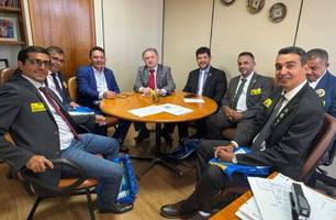 Prefeito e vereadores de Hugo Napoleão se reúnem com Merlong Solano em Brasília (Foto: Reprodução) Prefeito e vereadores de Hugo Napoleão se reúnem com Merlong Solano em Brasília (Foto: Reprodução)