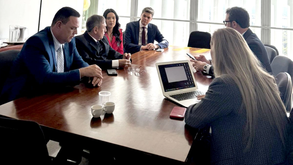 Prefeito Rogério Castro participa da 26ª Marcha a Brasília em Defesa dos Municípios