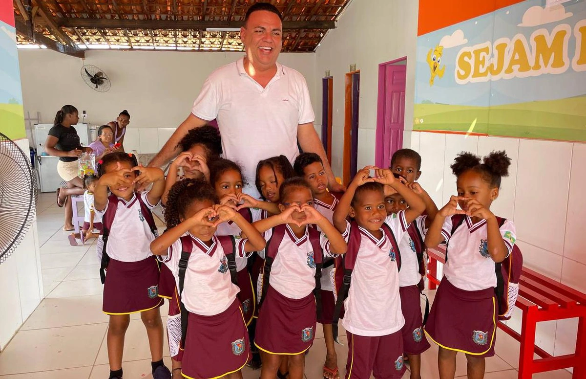 Prefeitura inicia entrega de fardamento para estudantes da rede municipal de São Raimundo