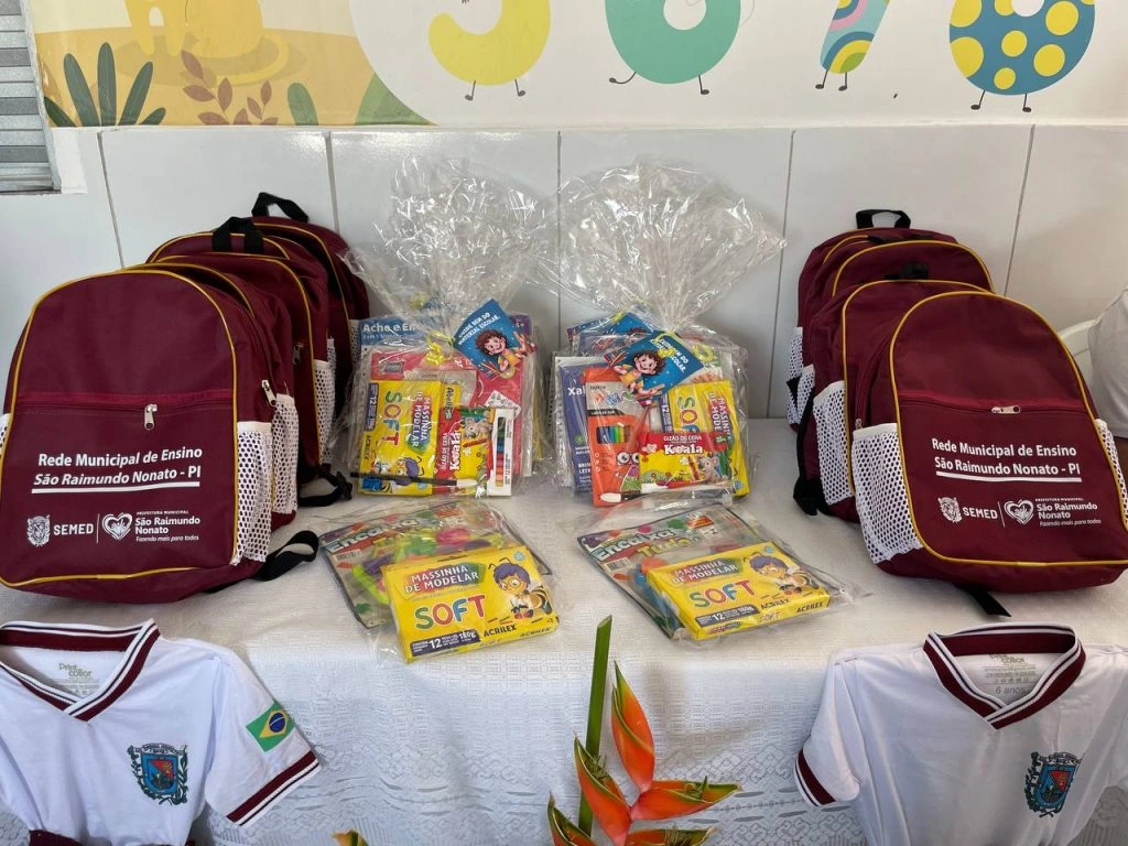 Prefeitura inicia entrega de fardamento para estudantes da rede municipal de São Raimundo