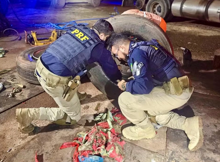 PRF do Maranhão descobre 188 quilos de drogas dentro de pneus de caminhão